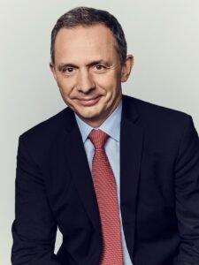 EL_Headshot-1